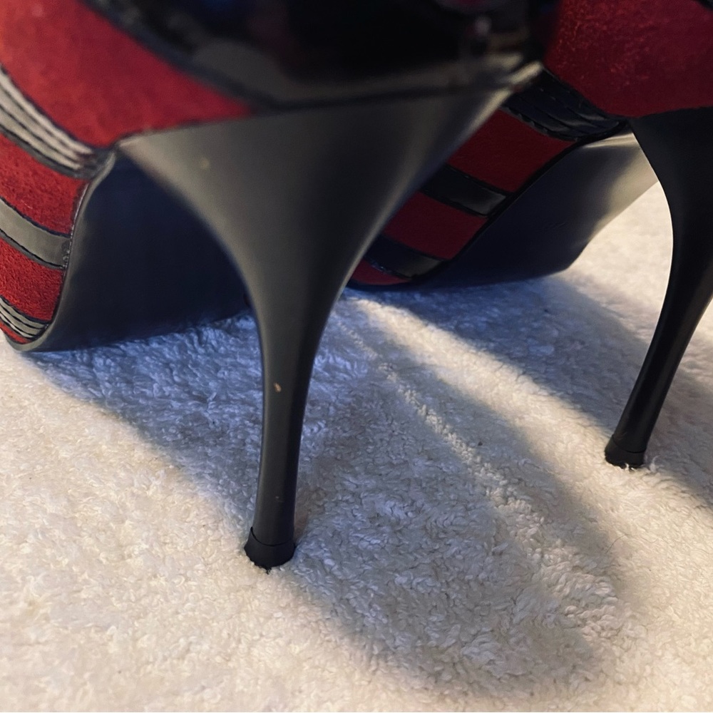 Almost Brand New Vintage Heels By LUICHINY - Heel Height Is 4 Inches - box 31 - Picture 8 of 8